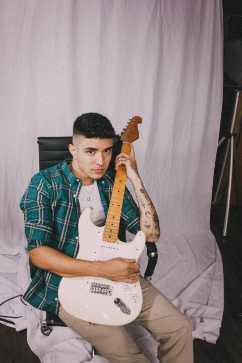 Vithor Vasco lança o seu mais novo hit “Vem Sentar de Novo”