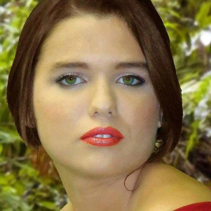 Luiza Karla deu a volta por cima e conta como venceu a sua vida virando atriz profissional