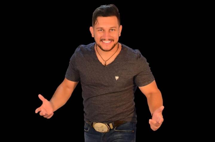  O cantor mineiro Edu Strada é a nova aposta sertaneja