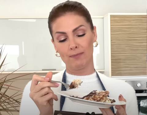 Ana Hickmann se emociona ao preparar receita da avó: “Me faz voltar para os meus seis anos de idade”