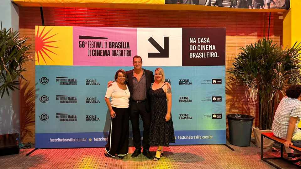 No Palco do 56° Festival de Brasília do Cinema Brasileiro, o ator e cineasta, Roberto Rowntree destaca o ensino e aprendizado como ferramentas de inclusão social.