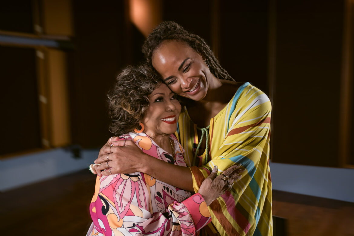 Luciana Mello lança “Fenomenal” em parceria com Alcione