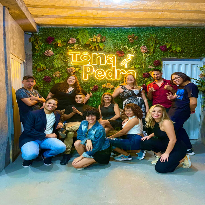 Pré-estreia de “Noturno 2: Segredos e Sombras” Encanta em Noite Mágica no Tô na Pedra