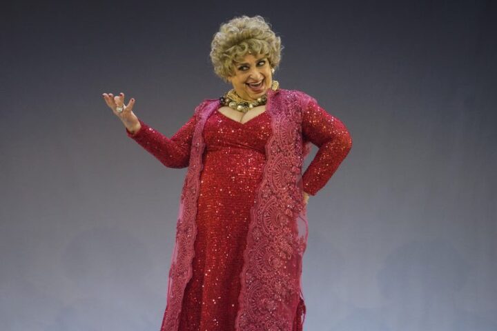 Estrelado por Grace Gianoukas, “Nasci pra ser Dercy”, chega a Uberlândia