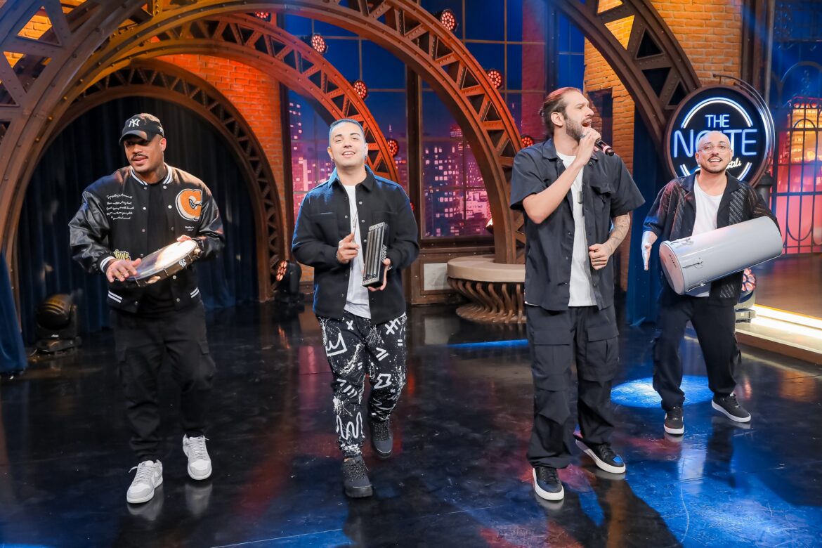 Akatu marca presença no The Noite nesta madrugada no SBT