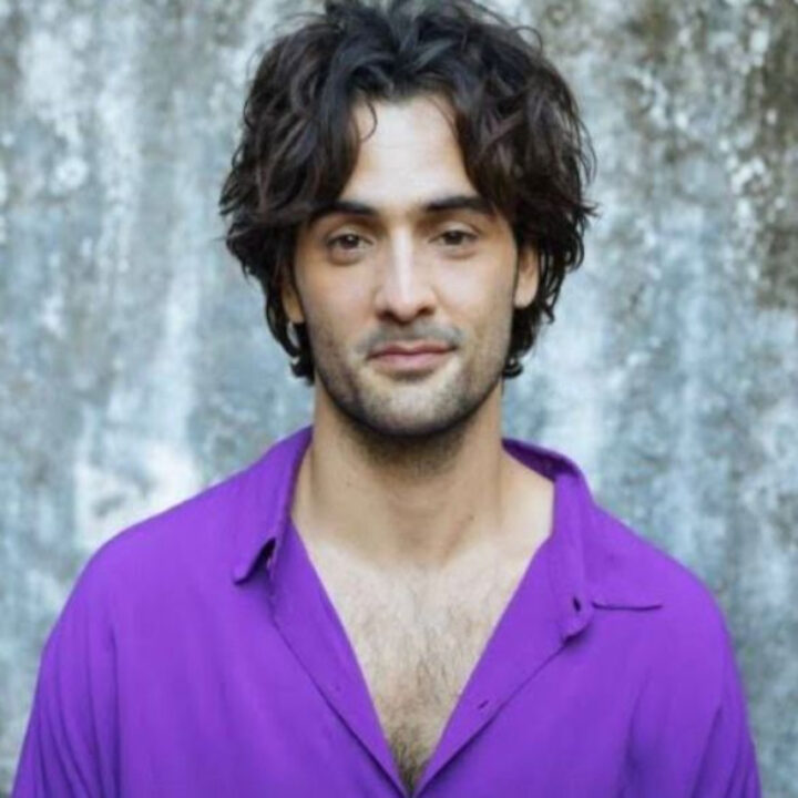 Fora das telas, Túlio Starling marca presença em um hotel luxuoso do Rio de Janeiro