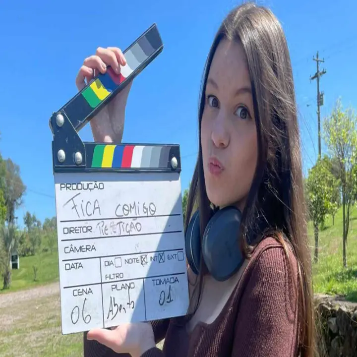 Conheça a atriz Anna Tolardo Ullian, filha da cineasta Adri Tolardo e Celso Ullian