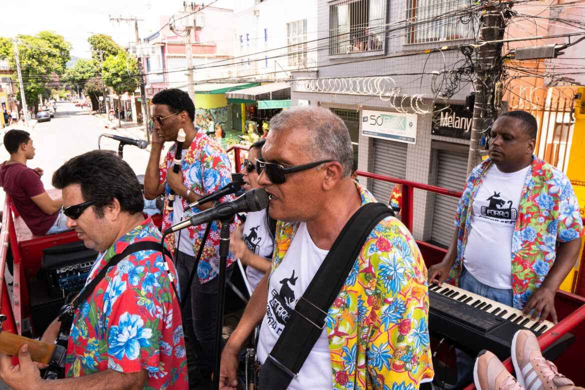 Bloco formado por cegos desfila neste sábado no bairro Santa Tereza
