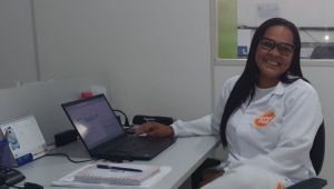 Entre filhos, estudos e trabalho, mães que chefiam suas casas contam com empresas para seguir adiante