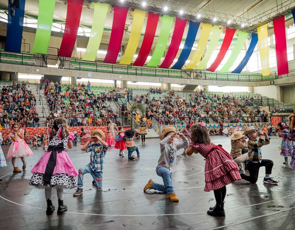 Arraiá Marista celebra a cultura mineira com danças, música e comidas típicas