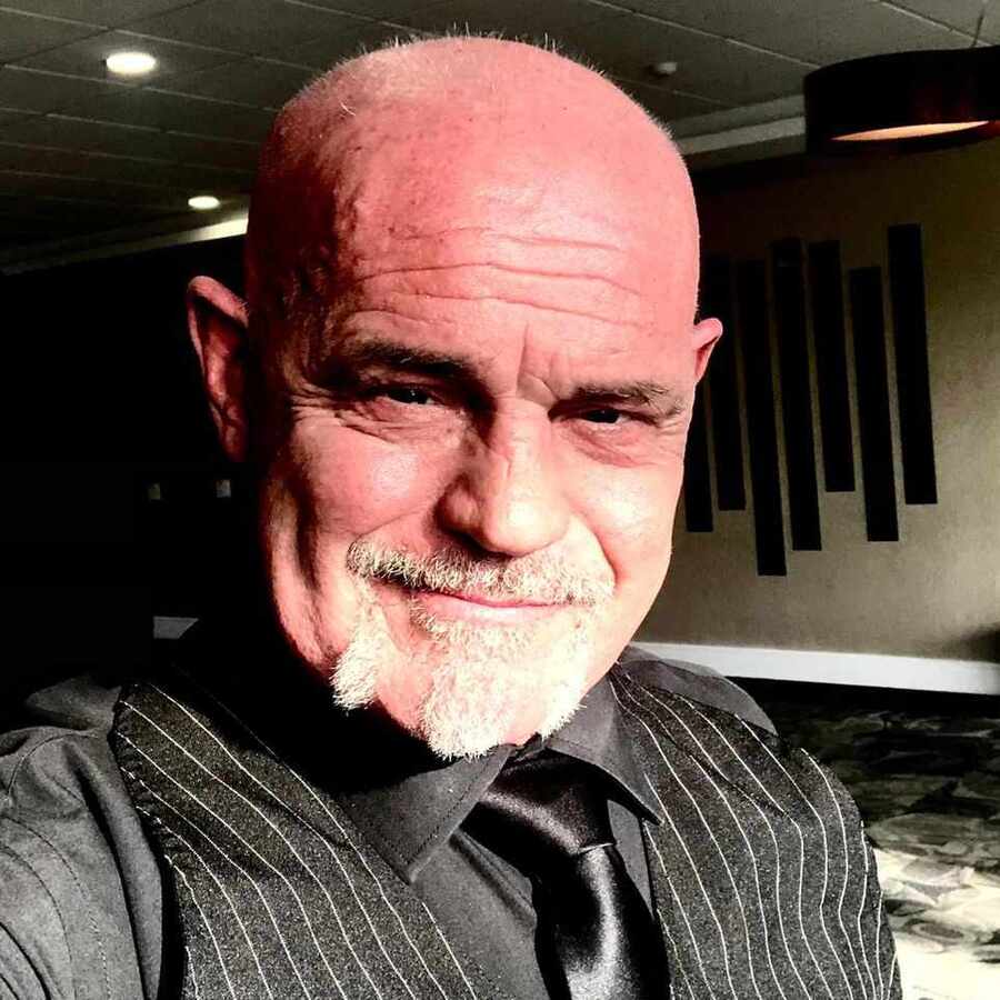 Breno Guimarães vivencia um novo trabalho em “Grudi, O Musical” – de Danddara Dantart