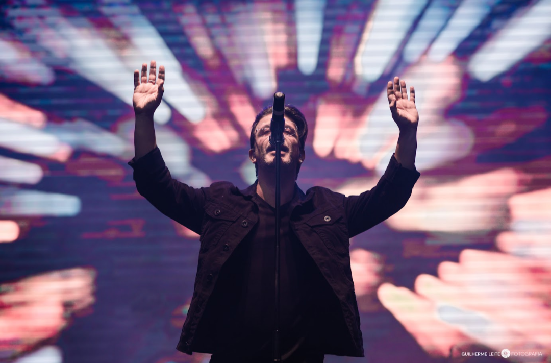 Madalena recebe tributos ao rock e novidade com MPB e samba