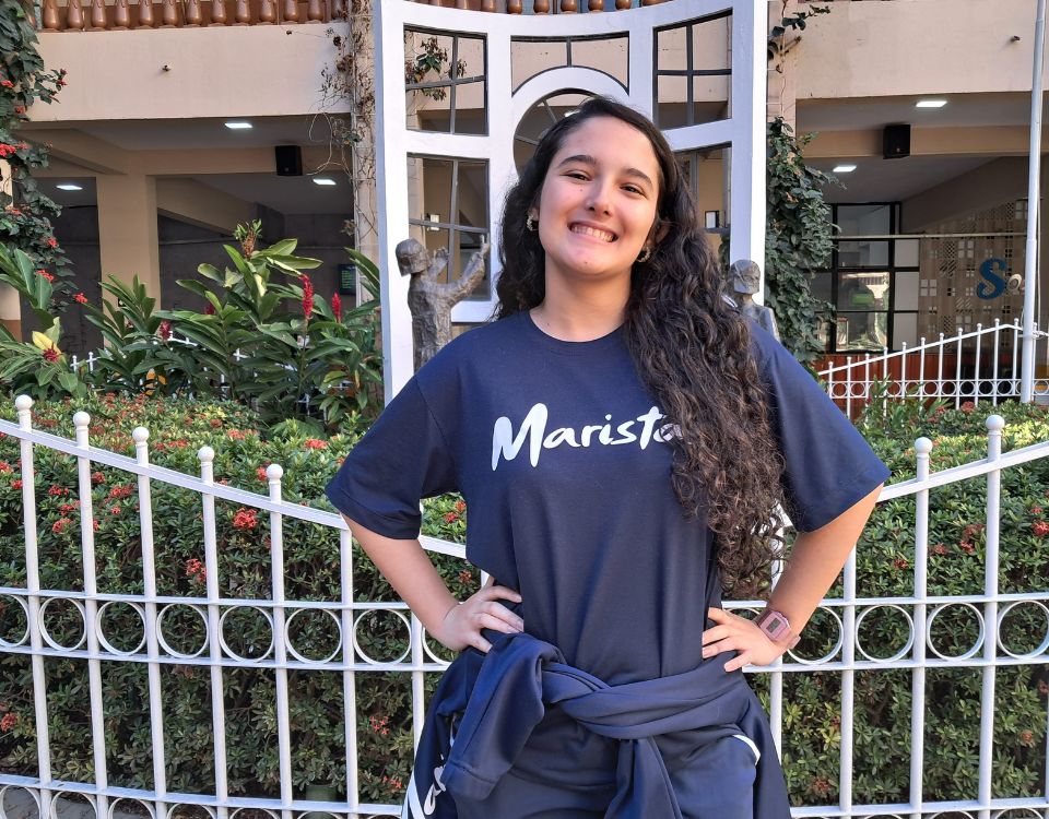 Aluna de Colégio de BH representa o Brasil em Olimpíada Internacional de História em Paris