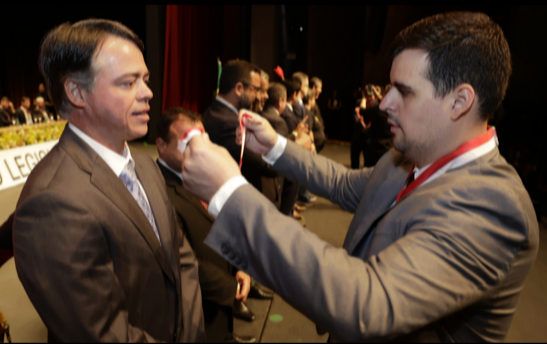 CEO do Pedro Leopoldo Rodeio Show, Tiago de Brito, recebe a Ordem do Mérito Legislativo em Minas Gerais