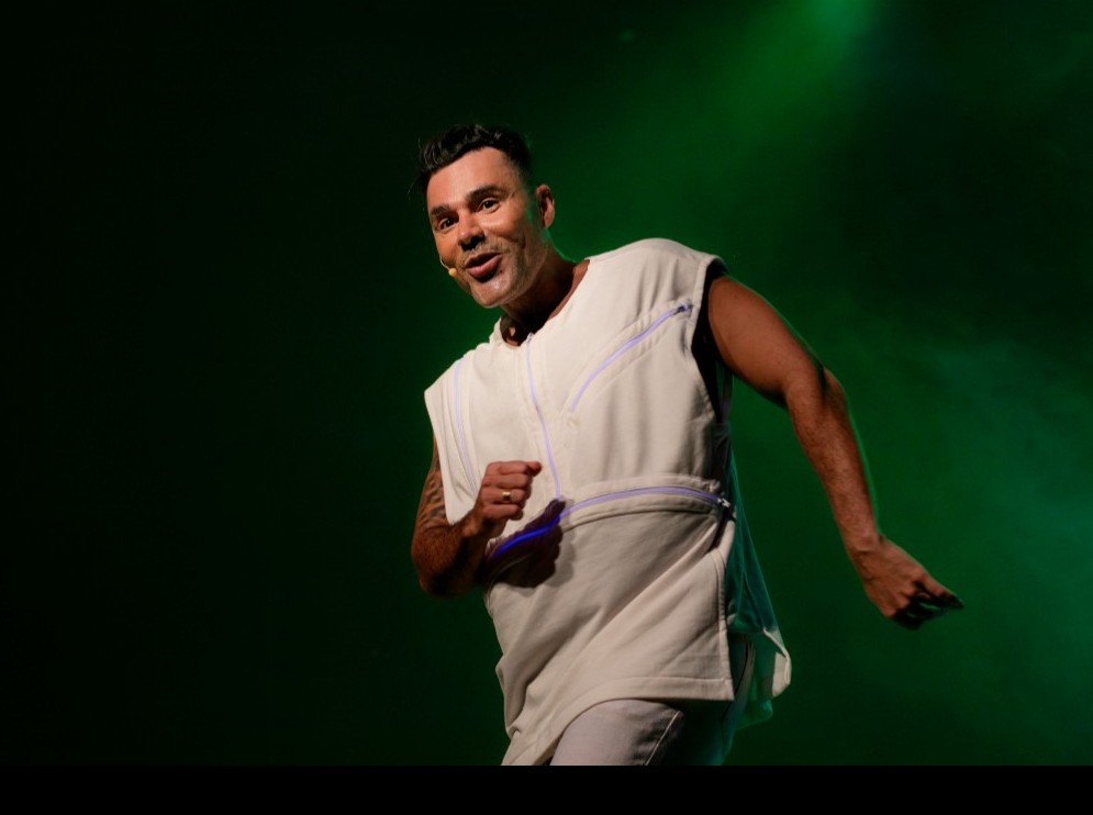 Rodrigo Sant’Anna faz única apresentação do espetáculo “Atazanado” em Juiz de Fora