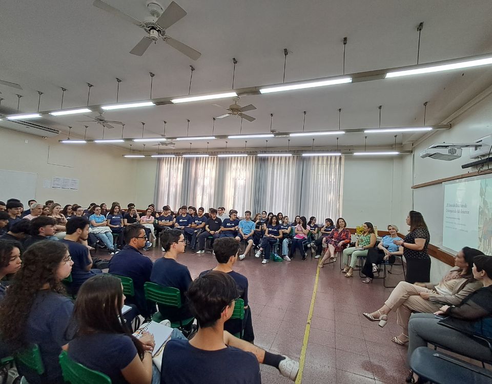 Colégio Marista Dom Silvério promove roda de conversa sobre os 35 anos do ECA com autoridades e especialistas