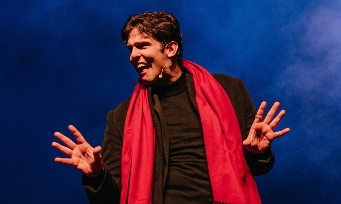 Rafael Infante anuncia sessão extra do espetáculo “Terapia Infernal” nesta sexta-feira em BH