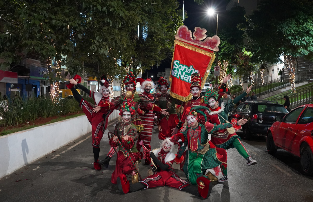 Santos Dumont é tomada pela magia na primeira Parada Natalina da história da cidade