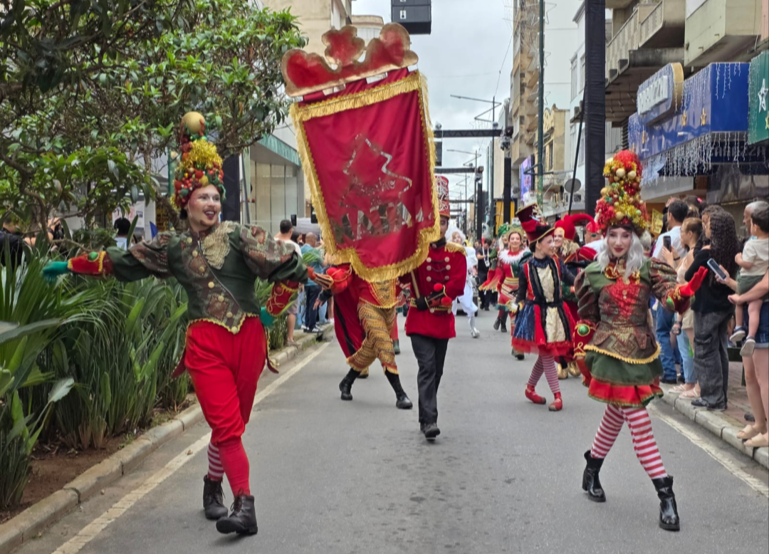 Programação artística do Sonho de Natal Barbacena 2025 entra na reta final e tem Parada Natalina neste domingo