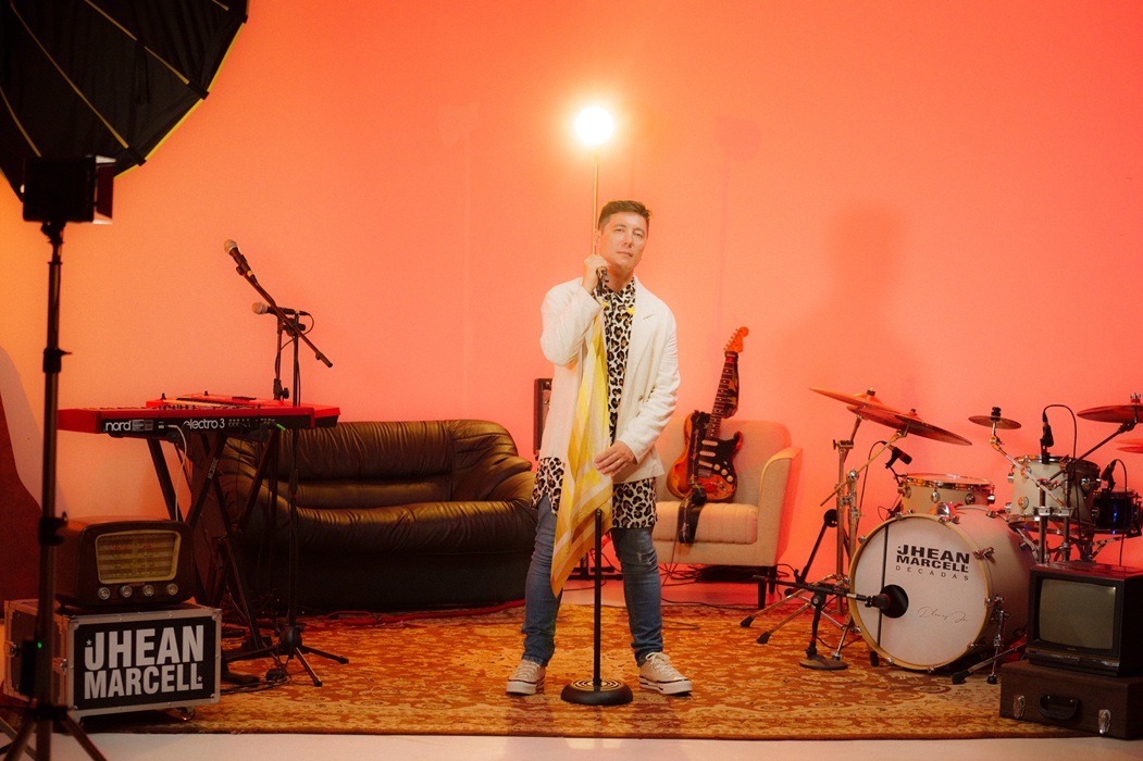 Jhean Marcell lança “Tiny Room”, projeto que convida o público a desacelerar e redescobrir a música em sua forma mais íntima