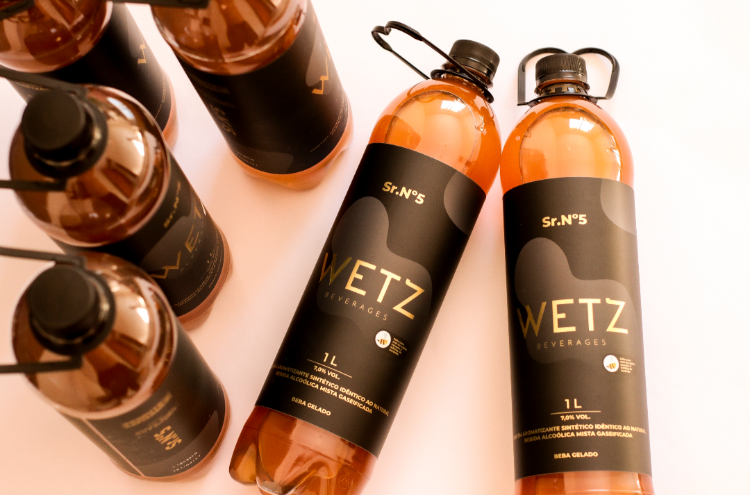 Wetz Beverages lança drink pronto de whisky, mel das montanhas capixabas e gengibre